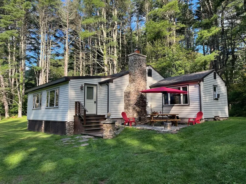 Little League World Series Accommodations.  On the stream! Hiking, biking plus.. - Image 1