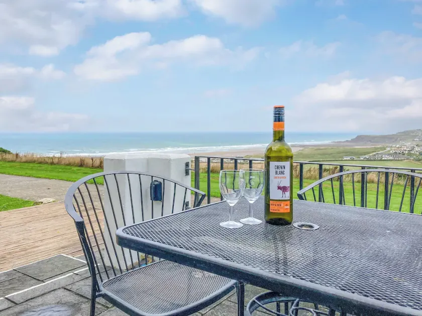 2 bedroom accommodation in Widemouth Bay, near Bude - Image 1