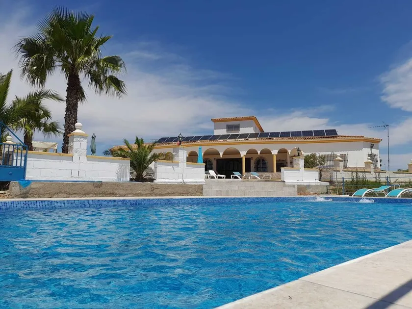Exklusives CHALET nahe SEVILLA Andalusien mit eignem Pool bis 14 Personen - Image 1