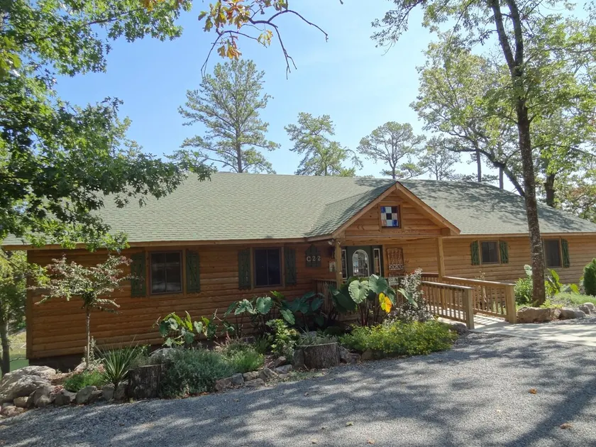 C22 - Luxury three bedroom, three bath cottage with hot overlooking Lake Ouachita - Image 1