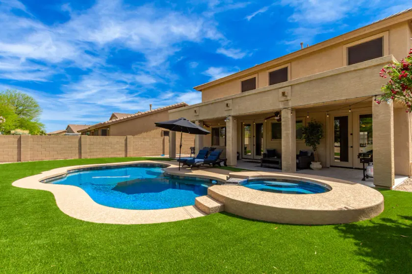 Heated pool and spa! 4 bedrooms, fire place, BBQ - Image 1