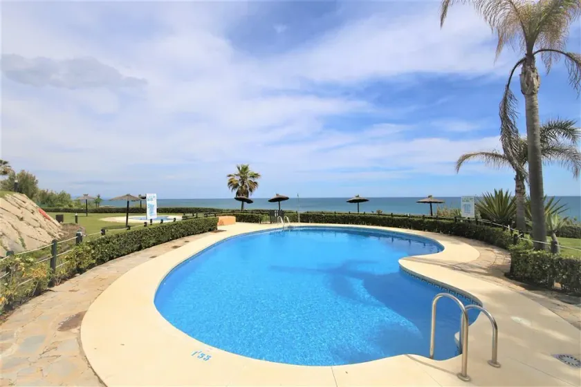 Appartement spacieux au rez-de-chaussée avec clima, Proche de la plage, des piscines et de la ville - Image 1