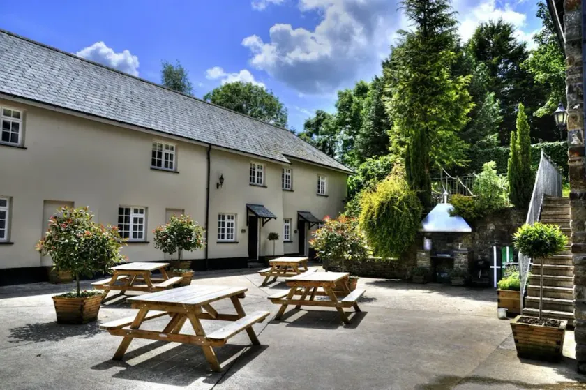 Adjoining cottages perfect for 2 families - Image 1