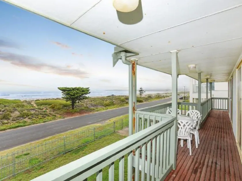 Tahren Beachfront Shack - WIFI - Image 1
