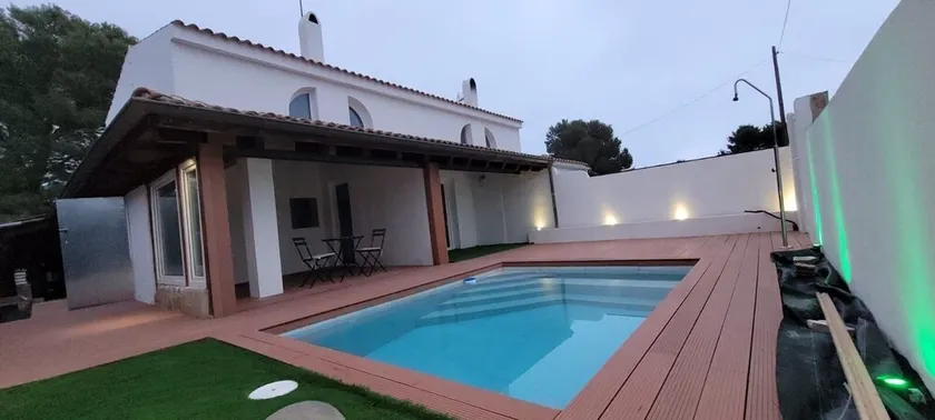 Pequeña villa reformada a 900 metros de la playa - Image 1