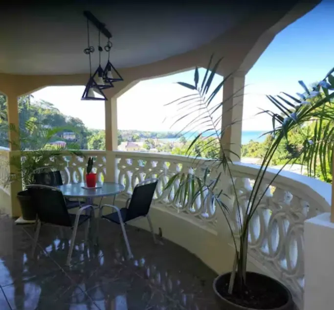 Charming 2-Bedroom Retreat with AC, Sea & Mountain Views, Steps from Downtown! - Image 1