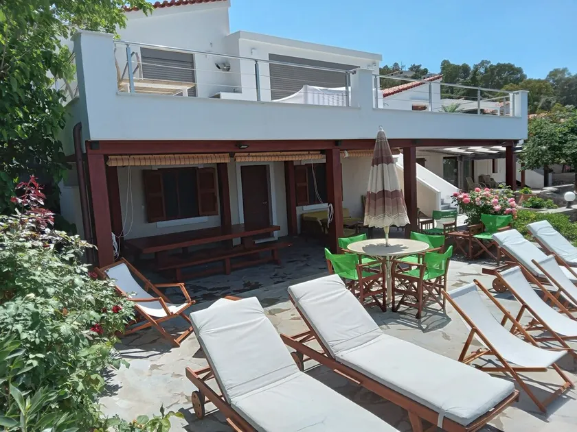 Spacious Sea-View Home with Large Terrace in Quiet Area - Image 1