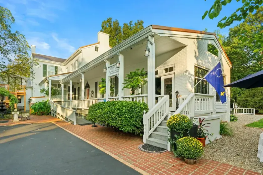 Bashford Manor Inn - Image 1