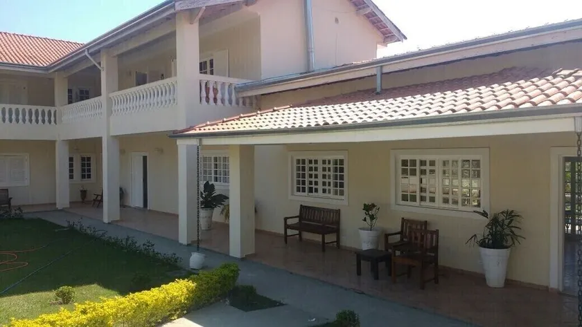 COUNTRY HOUSE (10 suites) W/AR, POOL, ETC. - Image 1