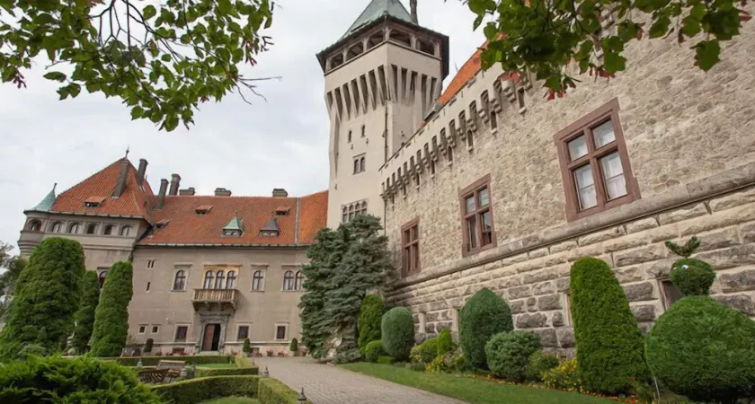 Smolenický zámok - Image 1