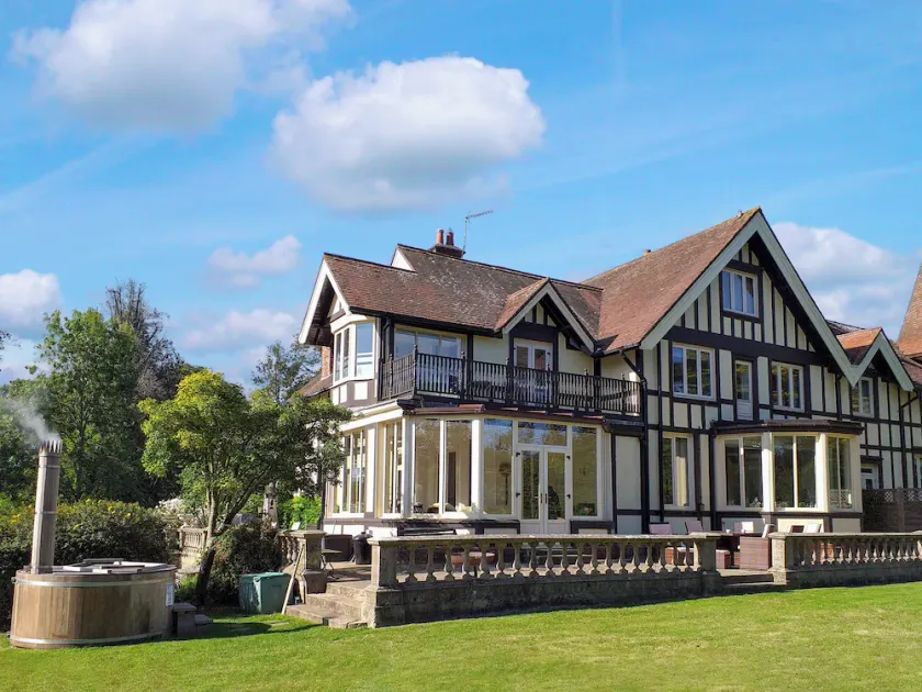 Alojamiento de 7 habitaciones en Wootton Bridge, near Ryde - Image 1