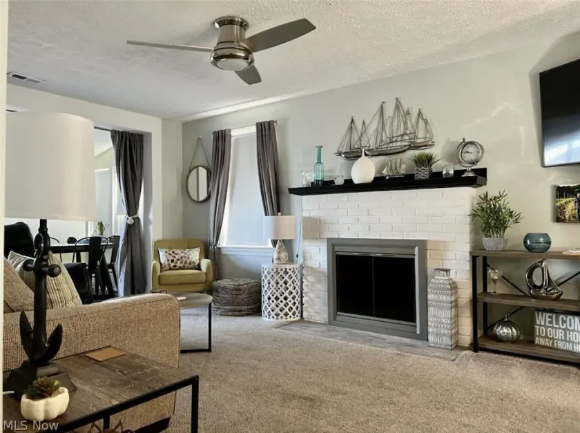 Lakeview - Lake Erie - Ashtabula, OH - 5 Min to GOTL - Fireplace- Deck - King Bed - Image 1