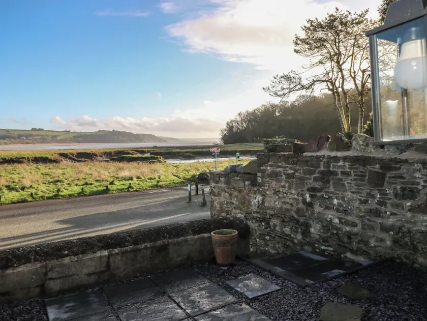 2 Strand Cottages - Image 1