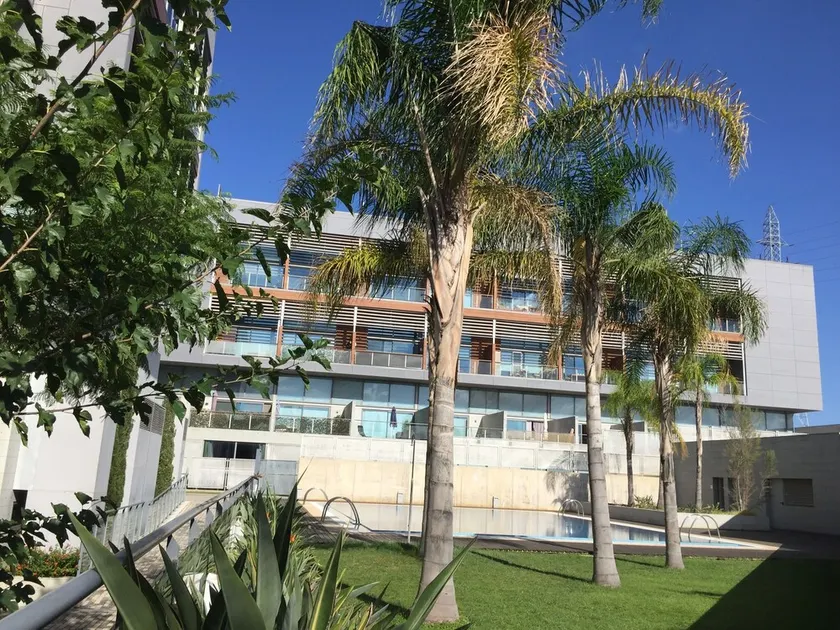 Loft med terrass på 24m2, pool, trädgård och garage. - Image 1