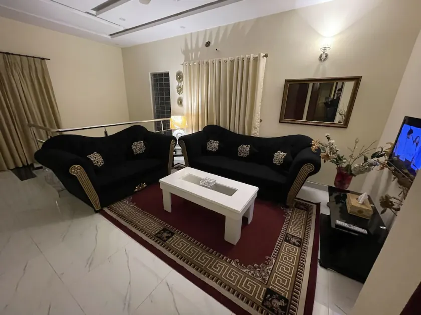 1 Bed House - Sleeps 2 - Pets - Parking - Wifi - Image 1