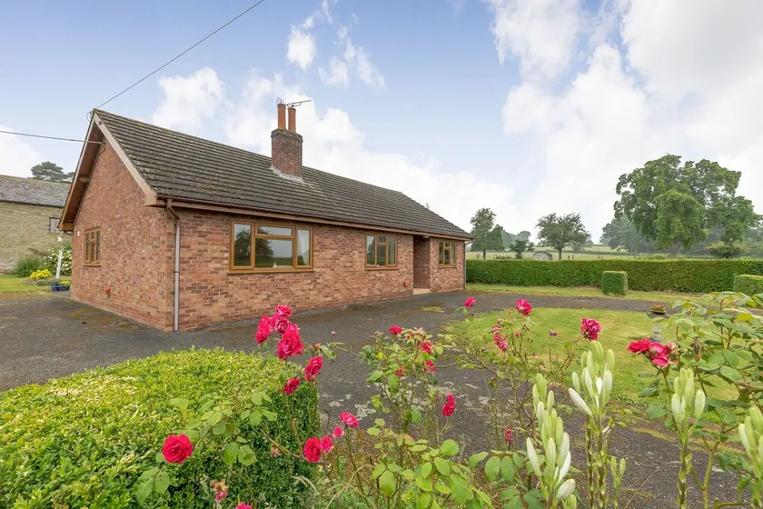MEADOW LEA, family friendly, with a garden in Orleton - Image 1
