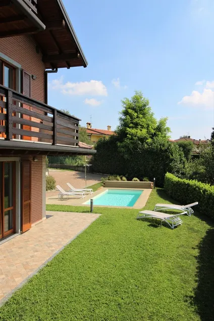 MAISON LA VALLETTA VILLA MED POOL BERGAMO - Image 1