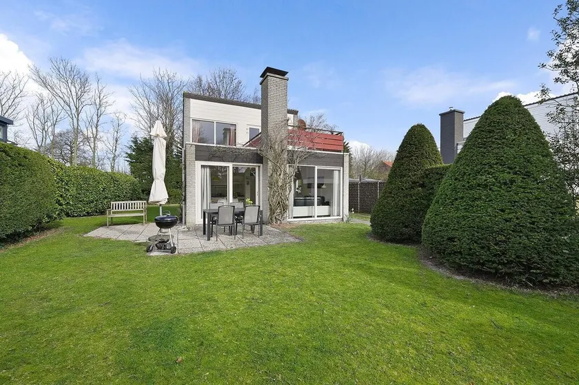Haringvliet 11 is a cozy, light holiday home located in the front part of the North Sea Park. - Image 1