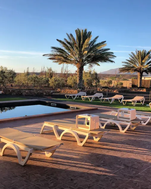 VILLA OLIVA piscina con hidromasaje wifi aire acondicionado y mucho espacio. - Image 1