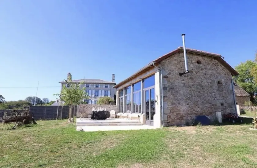 Unusual dwelling (former pigsty) - ALL IN - Image 1