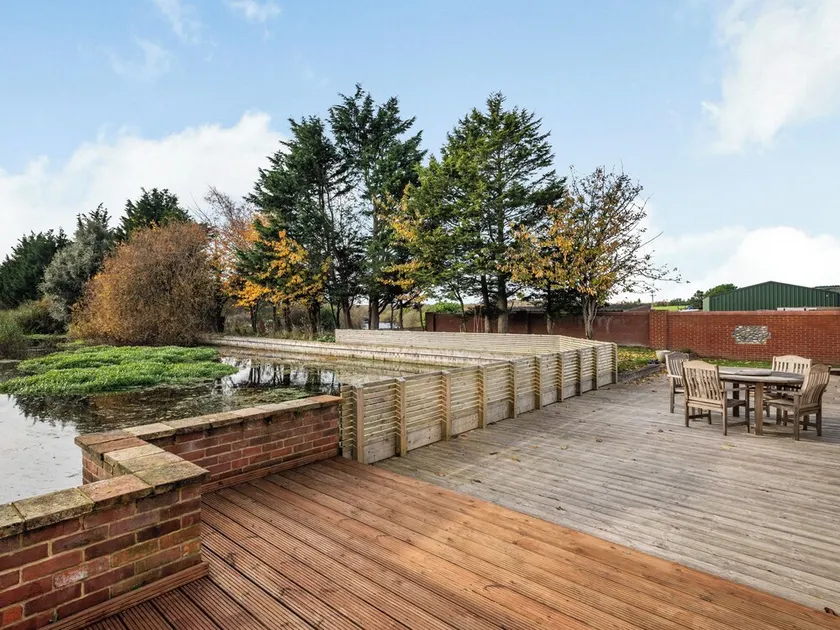 2 bedroom accommodation in Gimingham - Image 1