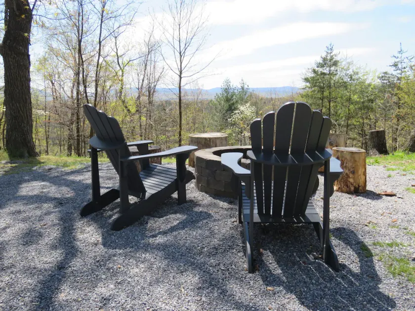 A WELL-APPOINTED CABIN, RURAL RELAXATION, FIREPIT! - Image 1