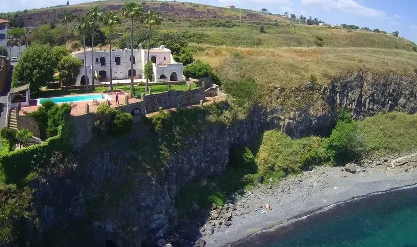Incantevole Villa, con piscina privata e incantevoli viste sull'Etna Vulcano - Image 1