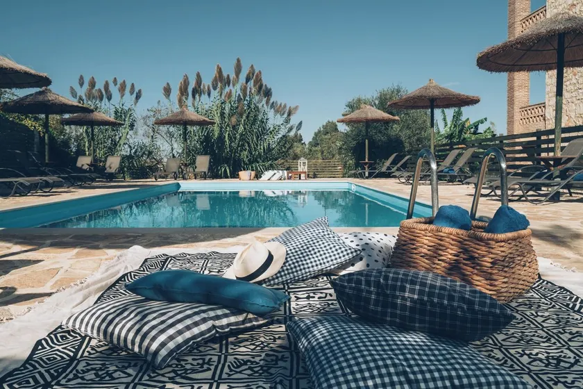 Duplex Boutique Maisonnette à côté de la plage avec piscine et baignoire spa privée - Image 1