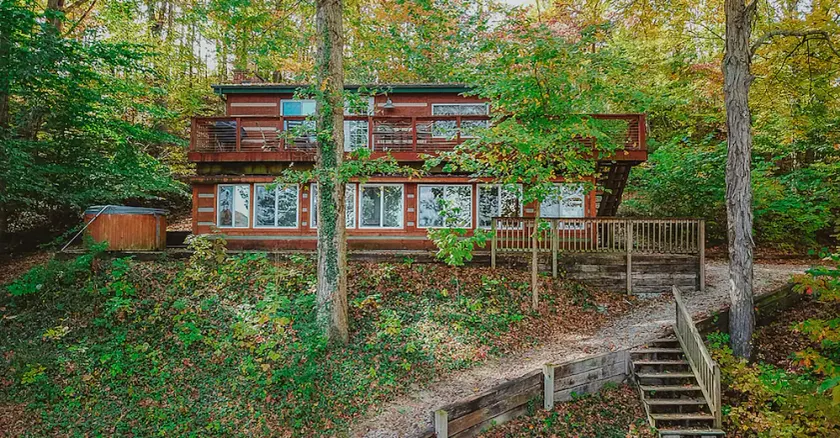 Hot tub overlooking Lake Monroe. Pet Friendly! - Image 1