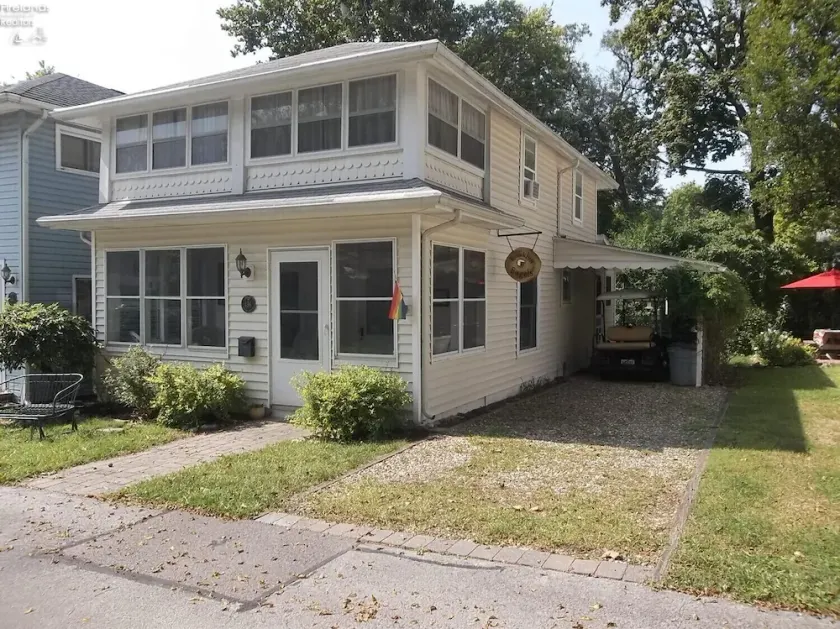 Charming 4 Bedroom Cottage in Lakeside w/ 4 person golf cart and linens  - Image 1