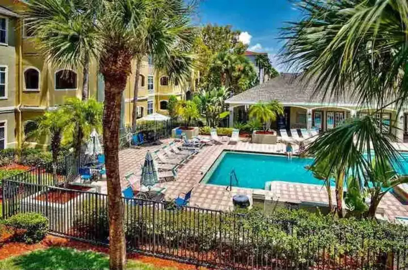 An oasis of serenity: secluded 1BR w/ King Bed, Free parking, Free Gym, Pool - Image 1