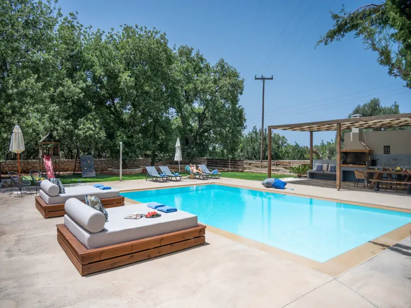 Luxurious 5 bedroom villa, private heated pool, playground, garden and BBQ! - Image 1
