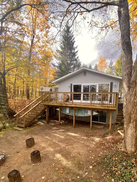 Betsie River Cabin - några minuter från Crystal Mountain Spa & Resort, Hot Tub, Kanot - Image 1
