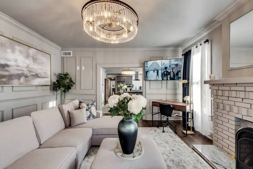 Located in the Munger Place Historic District, this remodeled gem blends timeless elegance with modern comfort. Accommodates guests with a cozy queen-size bed, luxury linens, leather sofa, high-speed internet, and top-tier appliances. - Image 1