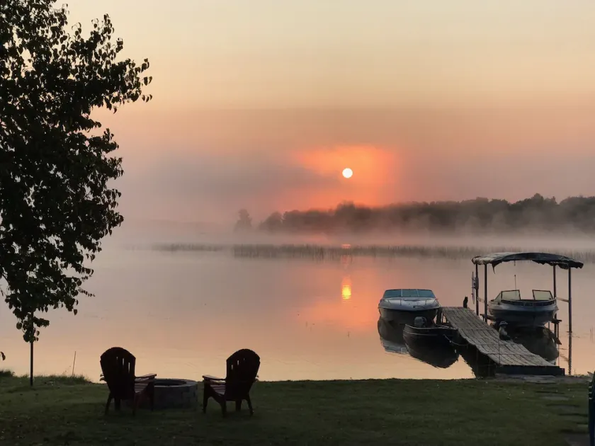Beautiful Lakefront Home- Crooked Lk-Petoskey/Harbor Springs/Nubs- boat/bike/ski - Image 1