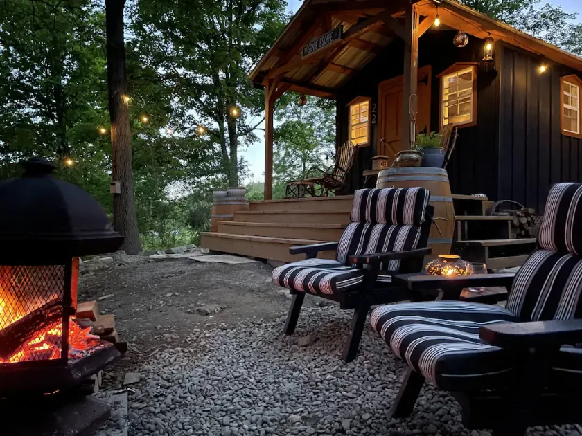 THE GRAPE ESCAPE - PET FRIENDLY! - OFF GRID - ROMANTIC LAKE VIEW - ON WINE TRAIL - Image 1