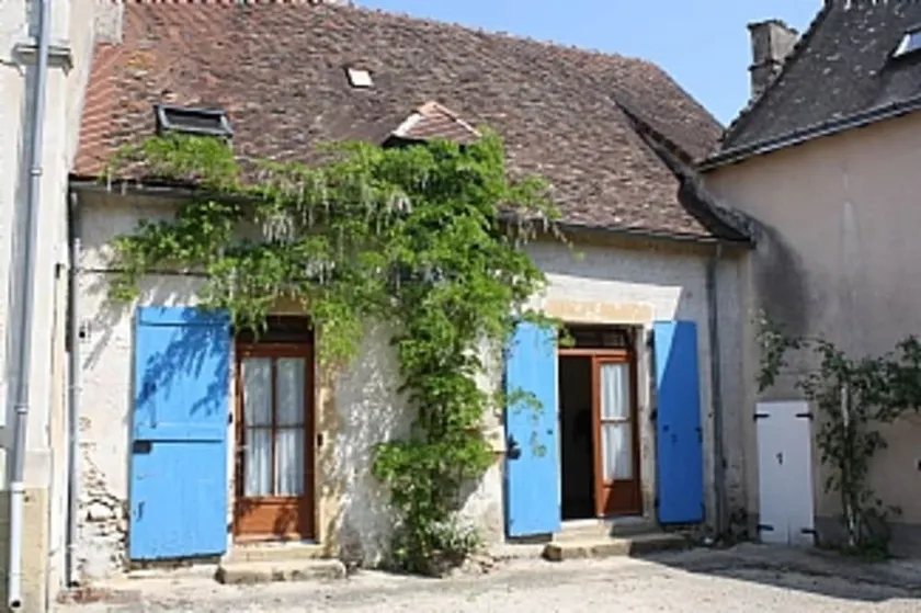 Spacious Child Friendly 3 Bed House With Large Garden In Charming Village. - Image 1