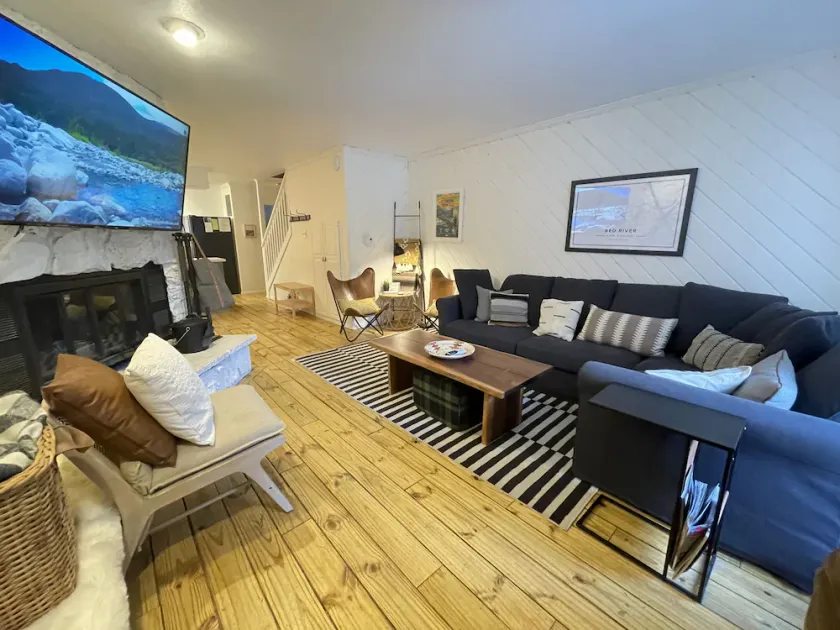 Red River Getaway- Ski In Ski Out, Newly Remodeled - Image 1