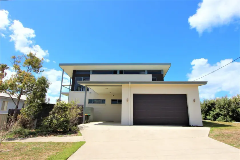 The ultimate property for the family with amazing views to whale watch - Image 1