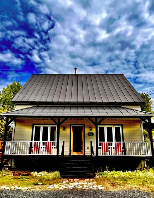 Large modern and comfortable cottage with private hot tub and wood stove. - Image 1