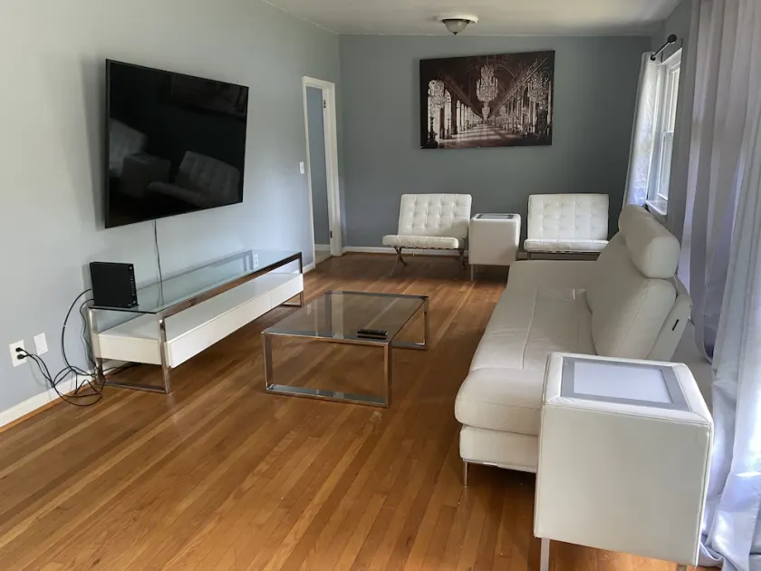 Lenox Mall Private 3Bed 2Bath WiFi TVinallRooms FreeParking - Image 1