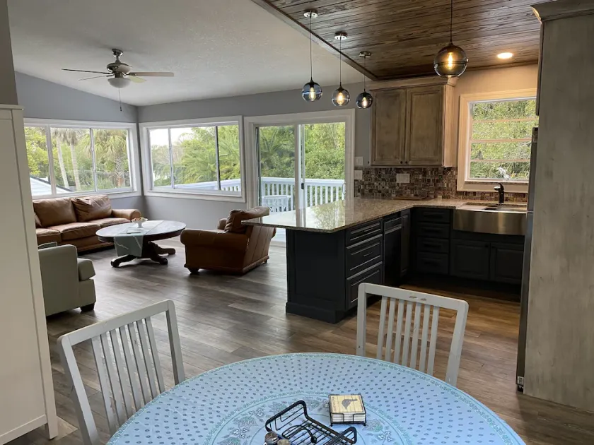 Bright and Airy Ozona on the Gulf - Image 1