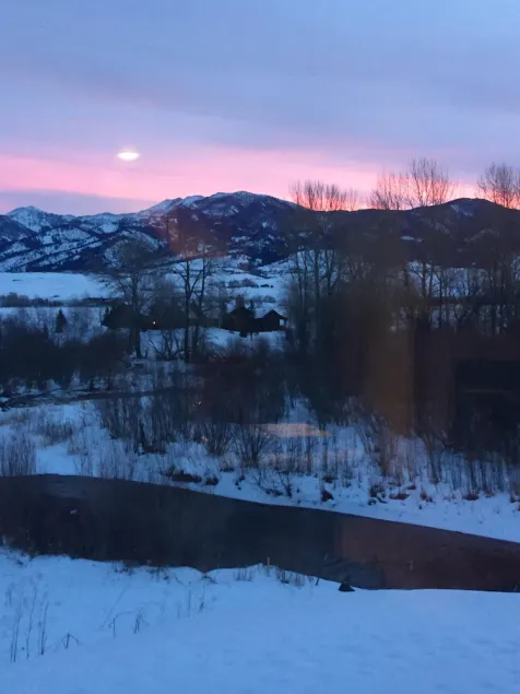 Propriété sur la rivière East Gallatin avec une vue magnifique sur la montagne - Image 1