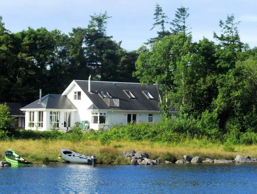Ruhige, romantische, private Villa am See Corrib, Connemara, Co. Galway - Image 1