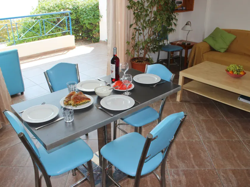 Villa THALIA con vistas al mar, piscina privada, 2 dormitorios, 1 baño. EOT con licencia. - Image 1