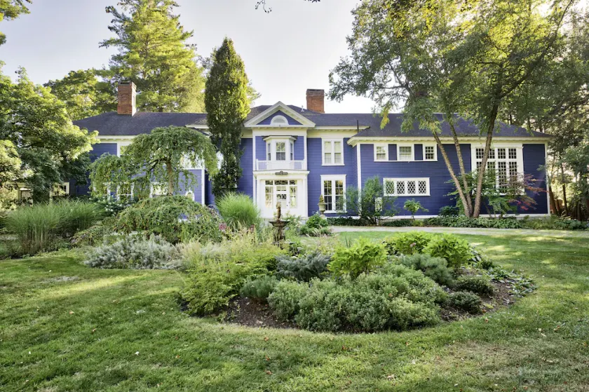 A Grand property in Historic Stockbridge - Image 1