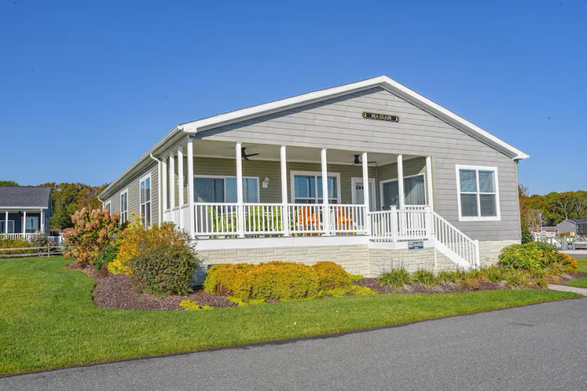 Beautiful home-waterfront, beach, pools, family fun & pets! - Image 1