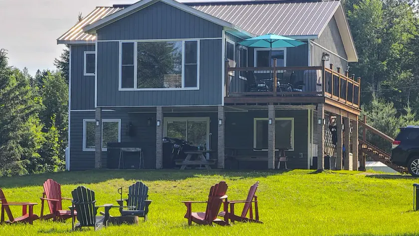 Waterfront House, Privacy, Outside Hot Tub&Barrel Sauna, WiFi, Fishing, Kayaking - Image 1