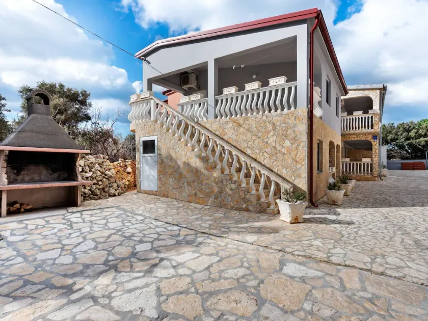 Quaint Apartment in Vir with Sea Beach Nearby - Image 1