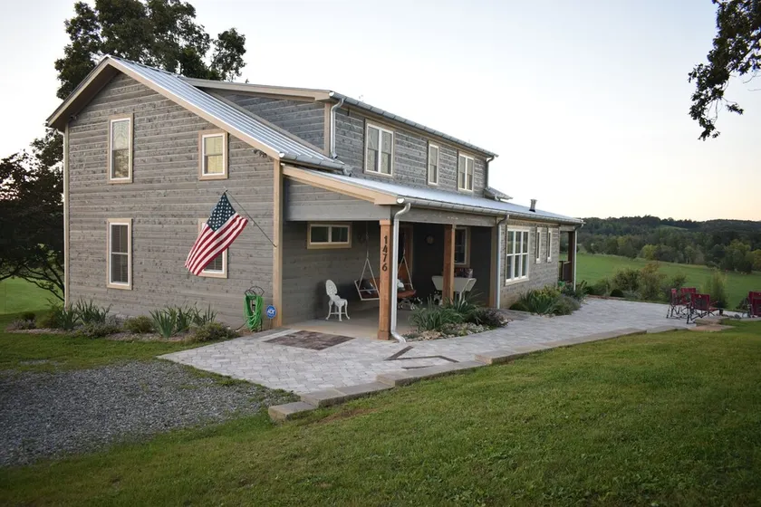 WHEATLAND INN, Farmhouse for adventure/relaxation Sleeps 10. 3 bedrooms, 3 baths - Image 1